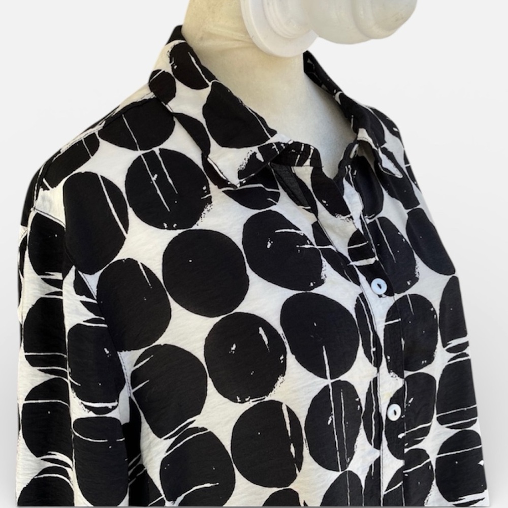 John Mark Button Front Split Hem Tunic in Black &… - image 5